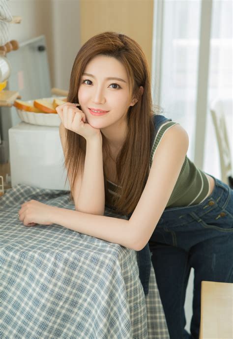 梁洛施为儿子庆生